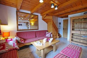 Χώρος καθιστικού στο Résidence L'echayer - Chalets pour 12 Personnes MAE-3285