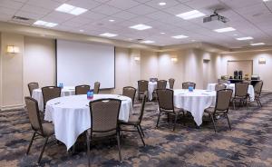 DoubleTree by Hilton Madison Downtown商务区和/或会议室