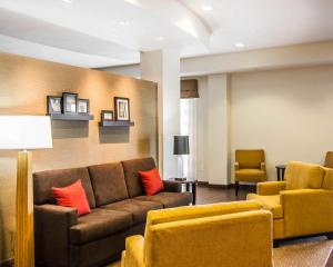 Posezení v ubytování Sleep Inn Lufkin