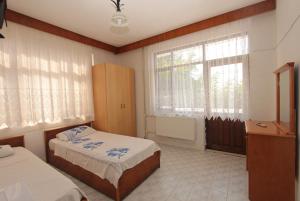 a bedroom with two beds and a window at PINAR OTEL in Amasra