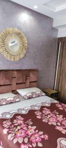 a bedroom with a bed and a mirror on the wall at Cosy Apartment Menara Garden in Marrakech