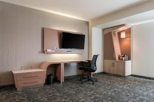TV a/nebo společenská místnost v ubytování Courtyard by Marriott Ciudad Juarez