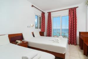 Postel nebo postele na pokoji v ubytování Hotel Smaragdi
