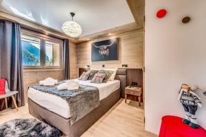 a bedroom with a bed in a room with wooden walls at Résidence Les Nouveaux Alpages - Appartement 4 avec accès au SPA inclus MAE-8214 in Champagny-en-Vanoise +22 photos