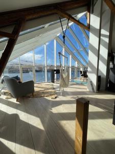 a living room with a hammock and a view of the ocean at Tórhús in Miðvágur