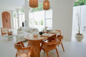 Χώρος καθιστικού στο Close to Jimbaran Beach, 3BR with Private Pool