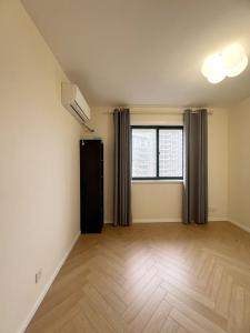 Gallery image of Shanghai Jing'an Temple Designer Boutique Large Four Rooms Apartment in Shanghai