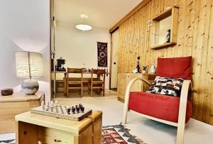 a living room with a chess board on a table at Résidence Hameaux De Val - 2 Pièces pour 4 Personnes 781 in Val-d'Isère