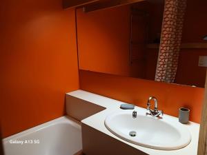 a bathroom with a sink and a bath tub at Résidence Grand Arbois - Studio pour 2 Personnes 051 in Arc 1800