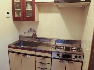 Kitchen o kitchenette sa ～みらい荘～　天然温泉付き一日一組様限定の６４坪広々民泊別荘