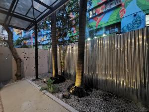 Zahrada ubytování Autumn Guesthouse's near Jalan Alor Bukit Bintang