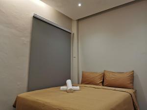 Postel nebo postele na pokoji v ubytování Autumn Guesthouse's near Jalan Alor Bukit Bintang