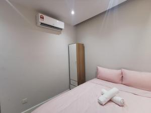 Postel nebo postele na pokoji v ubytování Autumn Guesthouse's near Jalan Alor Bukit Bintang