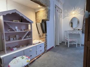 Foto sihtkohas Trézelles asuva majutusasutuse Grande maison rénovée avec jardin clos, idéale pour familles et amis, équipements variés, animaux acceptés - FR-1-489-50 galeriist