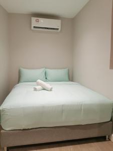 Postel nebo postele na pokoji v ubytování Autumn Guesthouse's near Jalan Alor Bukit Bintang