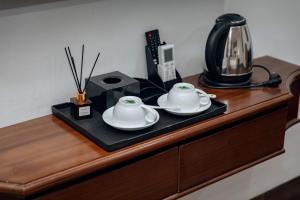Příslušenství pro přípravu čaje a kávy v ubytování Trung Huyền Hotel