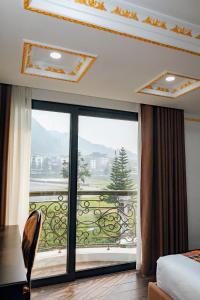 Postel nebo postele na pokoji v ubytování Trung Huyền Hotel