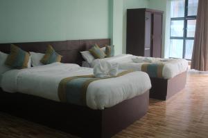 Postel nebo postele na pokoji v ubytování Yaksa Hotel Pvt. Ltd.