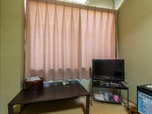 TV a/nebo společenská místnost v ubytování Kawabata Ryokan Takehara by Tabist