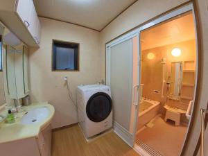 Ett badrum på TSURUOKA GINZA 朙 sukima