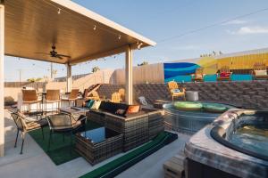 Kép Heated Pool, Hot Tub, Plunge, Game Room, and Kid's Toys! szállásáról Joshua Tree-ben a galériában