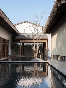 Bazén v ubytování Sahe Hotel Shanghai World Expo nebo v jeho okolí