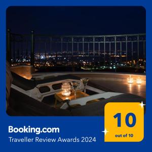 - Balcón con vistas a la ciudad por la noche en Amazing view with huge balcony en Veria