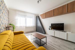 Televízia a/alebo spoločenská miestnosť v ubytovaní Comfort 18 - Best Family Layout- Balcony & Parking