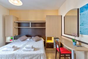 Postel nebo postele na pokoji v ubytování Hotel Roma