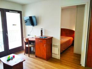 Televízia a/alebo spoločenská miestnosť v ubytovaní Résidence Pic Du Midi - Apt n°45 - 1er étage - Bâtiment Campan2 MAE-8634
