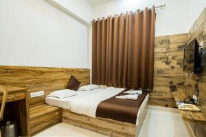 a bedroom with a bed with a wooden wall at Hotel Khajanchi in Kota