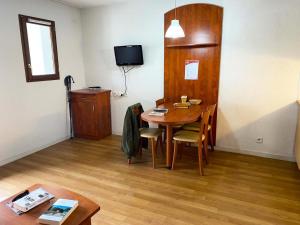 Televízia a/alebo spoločenská miestnosť v ubytovaní Résidence Pic Du Midi - Apt n°8 - Rez de Chaussée - Bâtiment Adour MAE-8764 + 2 fotografie