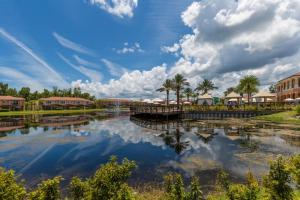 a view of the water at the resort at Kosies Lake Escape in Orlando