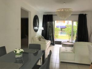 Foto dalla galleria di Luxurious residence near the beach-Tamariniers a Flic-en-Flac