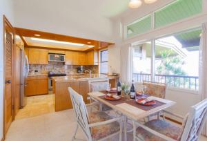 Nhà bếp/bếp nhỏ tại 1924 Kapalua Ridge