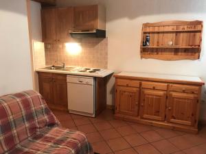 a small kitchen with a sink and a stove at Résidence Alpet Ii - 2 Pièces pour 6 Personnes 374 in Montgenèvre