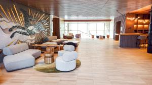 Lobby o reception area sa Hotel GLAR Conference & SPA