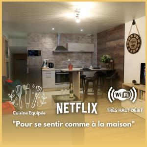 L'Atelier 57 - Votre meublé authentique !的厨房或小厨房
