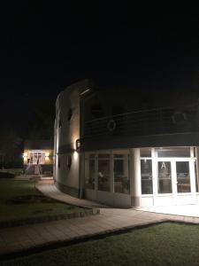 Nautilus Étterem és Panzió 2370 Dabas, Szőlőhegyi út 1 kép - 2