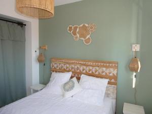 Katil atau katil-katil dalam bilik di Maisonnette l'Echappée Belle pour 2 personnes à Andernos
