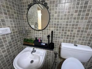 Ένα μπάνιο στο Tranquil Haven Retreat - near Bangalore International Exhibition Centre