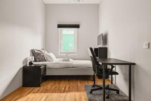 Katil atau katil-katil dalam bilik di Dinbnb Apartments I 78sqm for the family I Balcony & near the sea