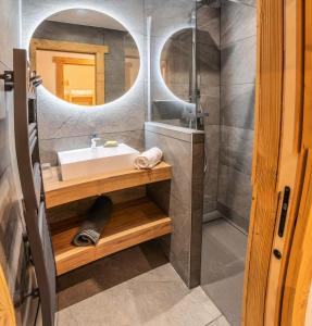 Ванна кімната в Résidence Domaine Du Loup Blanc - Chalets pour 8 Personnes 514