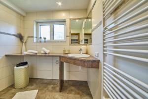 Koupelna v ubytování Miller Appartements + 37 fotografií