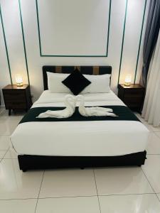 Un pat sau paturi într-o cameră la KLCC suites by Chambers