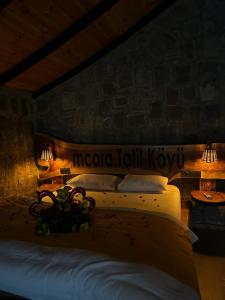 A bed or beds in a room at Mcora Tatil Köyü