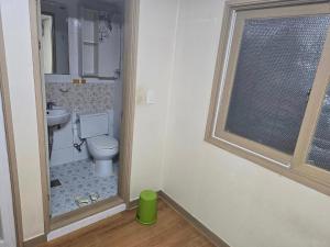 Koupelna v ubytování Dongdaemun Studio