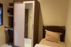 Postel nebo postele na pokoji v ubytování Residence 21 Syariah