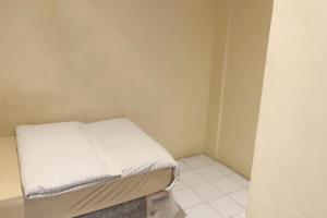 Postel nebo postele na pokoji v ubytování Residence 21 Syariah