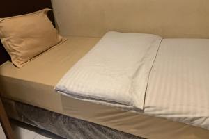 Postel nebo postele na pokoji v ubytování Residence 21 Syariah